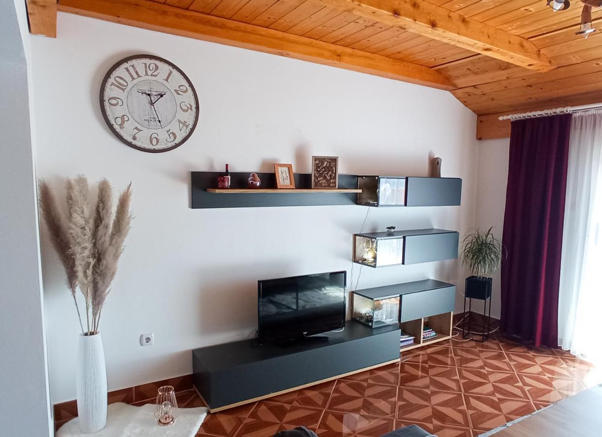 Apartment Aleksandra Malinska Luaran gambar