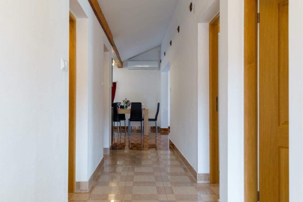 Apartment Aleksandra Malinska Luaran gambar