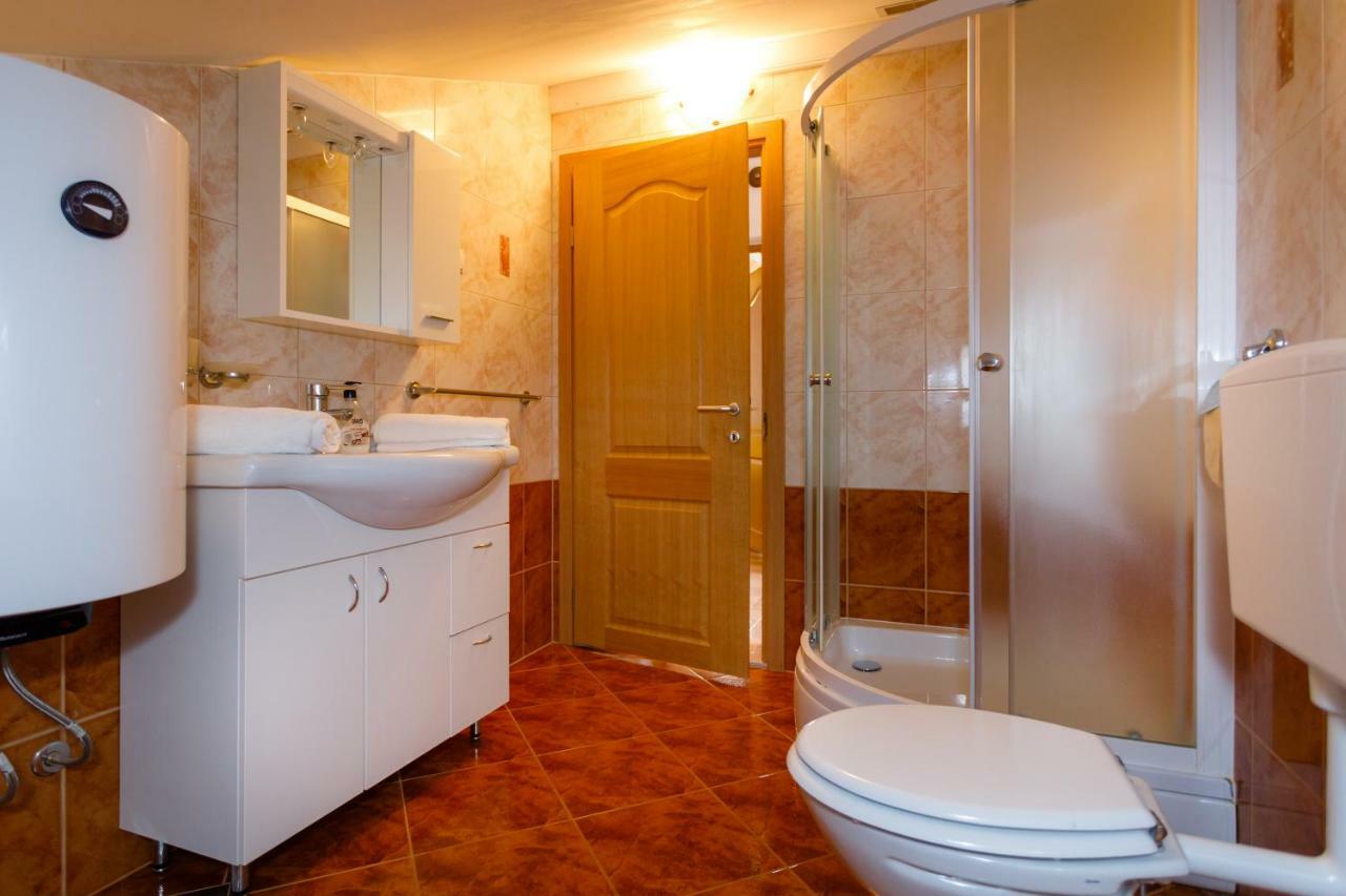 Apartment Aleksandra Malinska Luaran gambar
